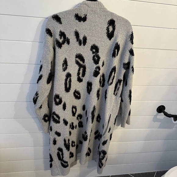 Knox Rose 🌹 leopard sweater LARGE - Picture 5 of 5